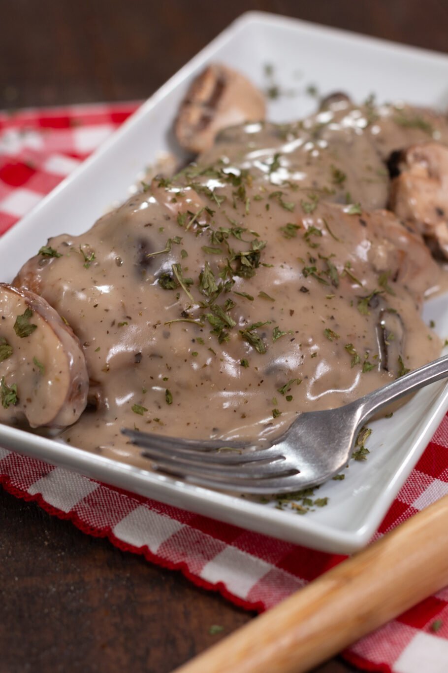 Slow Cooker Chicken Marsala - Creme De La Crumb